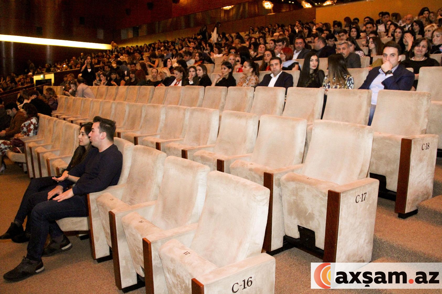 Ebrunun Bakı konsertində yerlər    boş qaldı (FOTO)